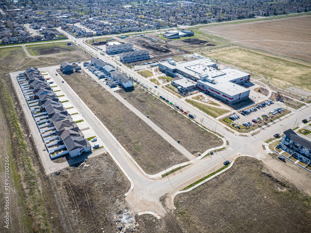 Fototapeta premium View of a residential area with a large building in the background