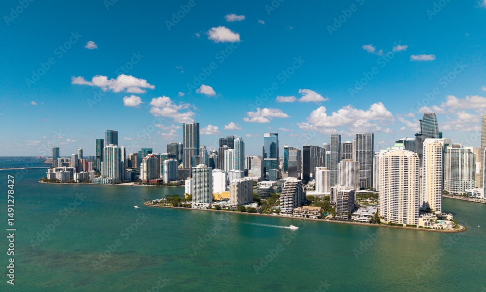 Naklejka premium Miami skyline panorama. Aerial view of cityscape with skyscraper in Brickell Key, United States. Downtown Brickell Miami. Panoramic modern architecture in Miami downtown, Florida