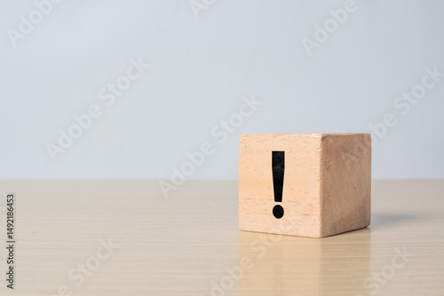 Precautions and points, wooden cubes with surprise marks