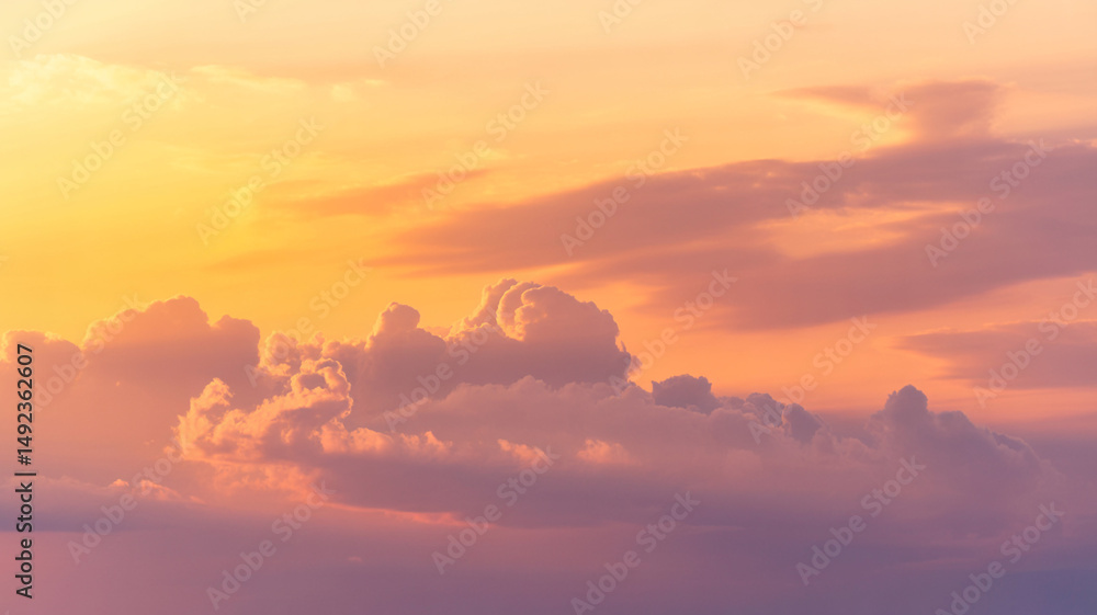 Fototapeta premium Golden hour cloudscape dramatic sunset sky