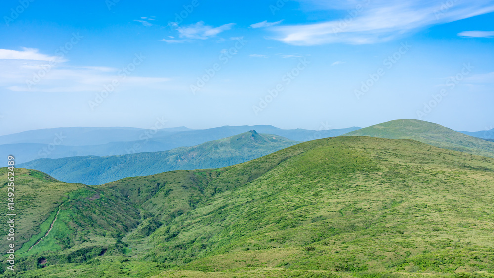 秋田駒ヶ岳から見た山並みと青空 秋田駒ヶ岳から見た山並みと青空