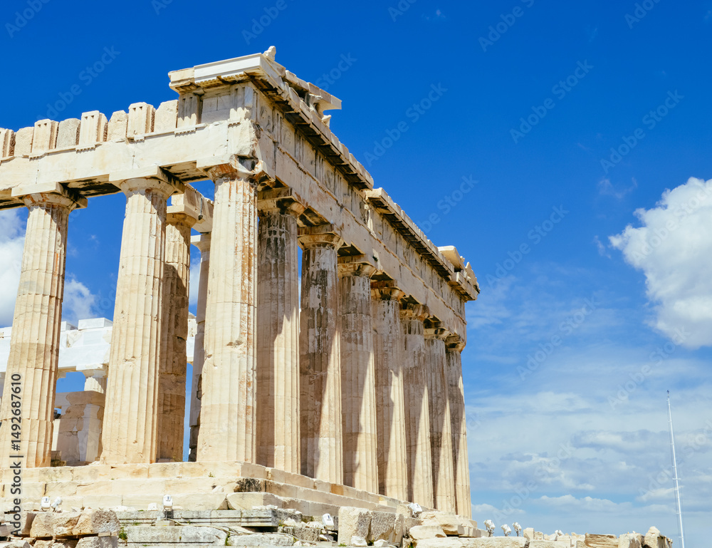 Obraz premium Ancient ruins of the Parthenon Temple on the Acropolis of Athens, Greece