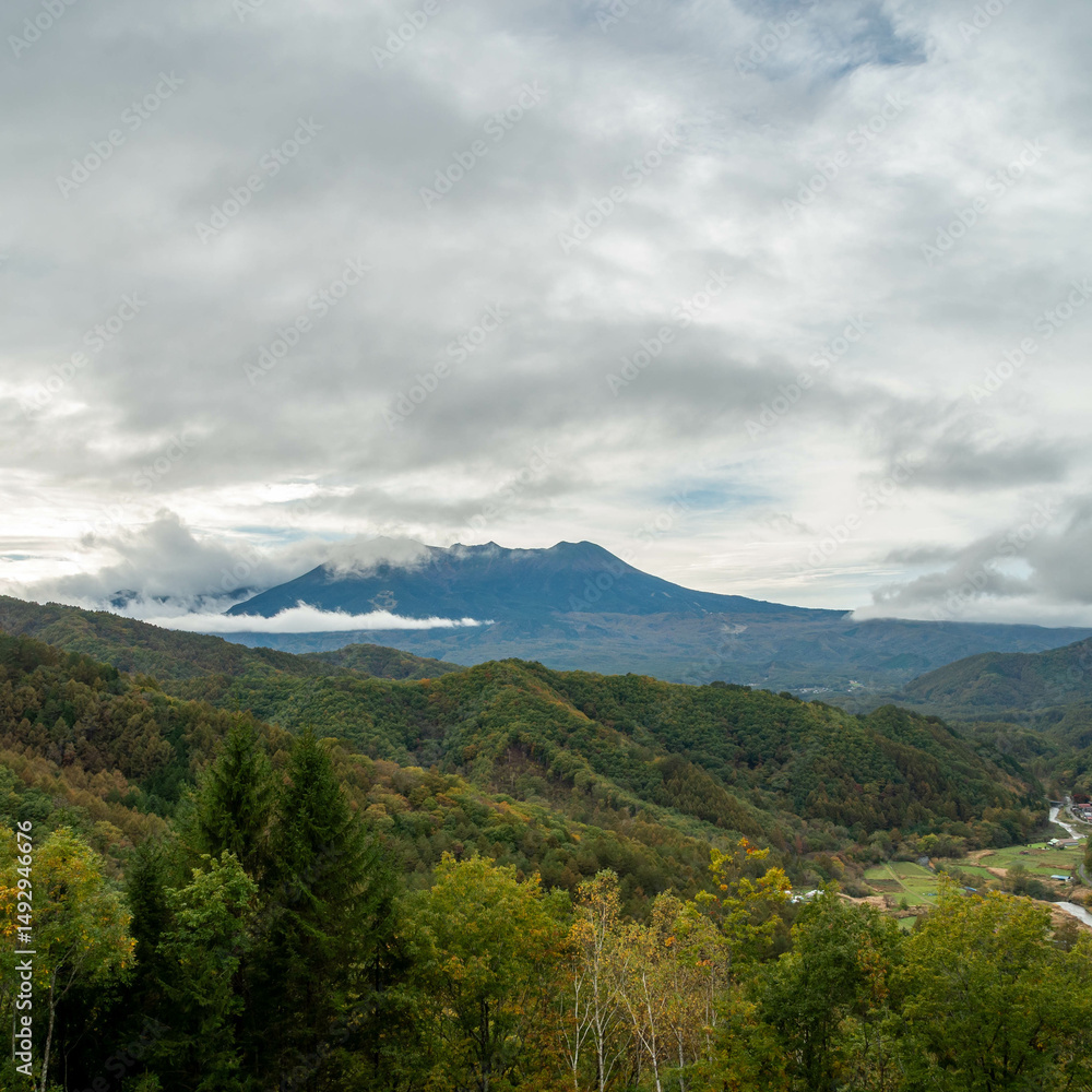 Fototapeta premium 長野県木曽町 開田高原 地蔵峠展望台 御嶽山