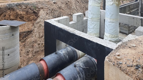 Laying heating pipes in concrete chamber, heating system construction