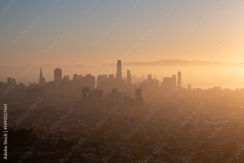 Obraz premium San Francisco Skyline vom Twin Peaks bei Sonnenaufgang