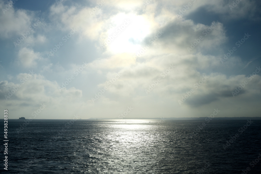 Fototapeta premium Saint-Malo - Guernsey, reflets du matin