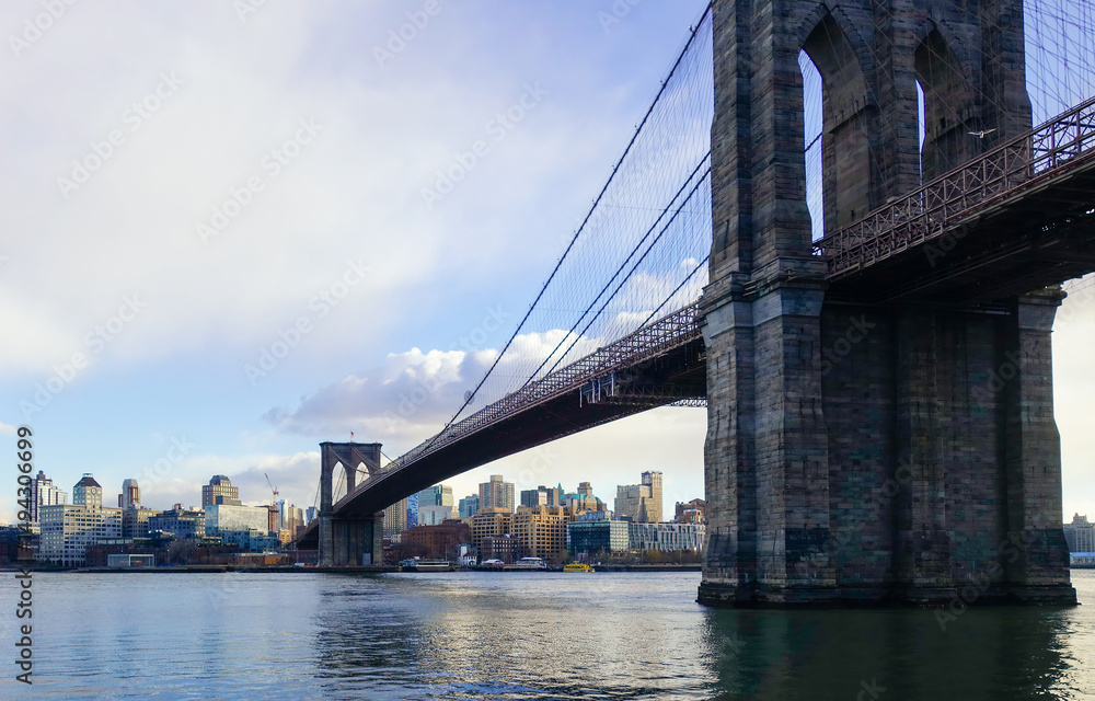 Obraz premium Brooklyn Bridge and City Skyline in New York, America
