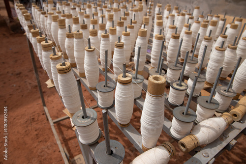 le bobinage de fils pour le tissage 