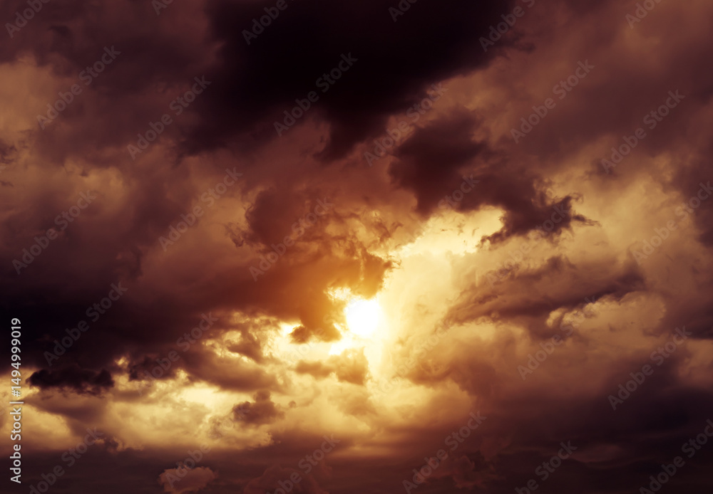 Obraz premium Storm Clouds with a Sunlight