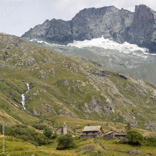 vallée de Haute Maurienne au dessus de l'Avérole, hameau de Bessans dans les Alpes de Savoie en région Auvergne-Rhône-Alpes, en France en été