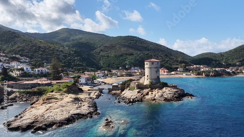 Fototapeta Naklejka Na Ścianę i Meble -  Isola del Giglio, Toscana, Italia, 
La torre sulla spiaggia di Campese