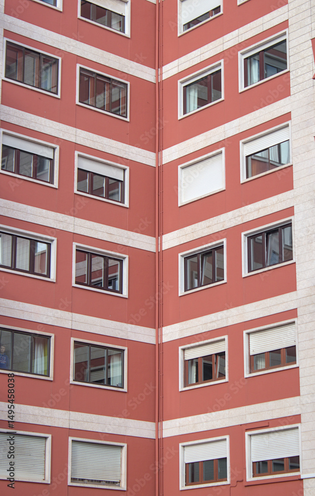 Fototapeta premium Janelas de Lisboa em prédios antigos e históricos