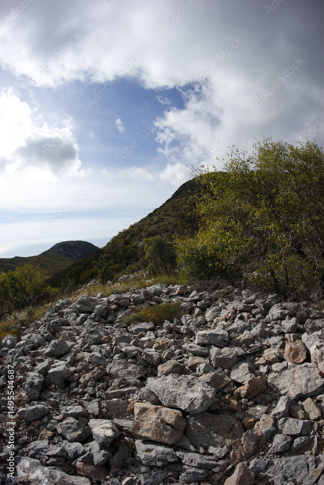 Obraz premium Hiking near coast Bar in montenegro autumn