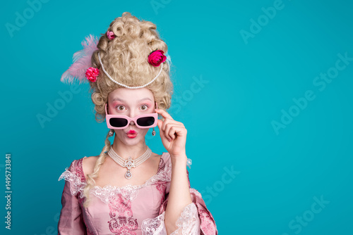 фотографія Photo of young aristocratic woman pouted lips empty space wear baroque dress iso