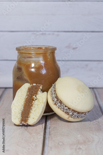 Alfajor de maicena con dulce de leche
