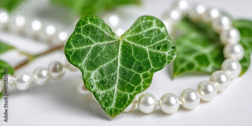 Elegant Heart-Shaped Green Ivy Leaf Necklace with Pearl Beads for Romantic Occasions