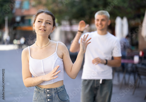 Quadro em tela Young woman was offended by her boyfriend