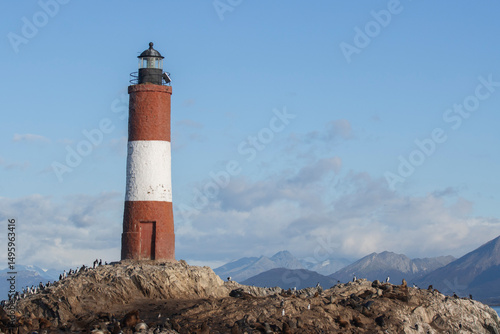 una isla con un faro de luz para embarcaciones photo