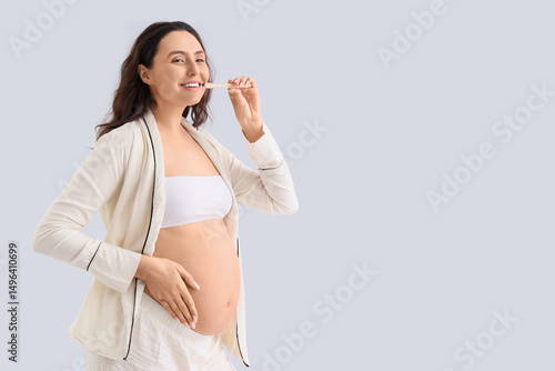 Pregnant woman brushing tee...