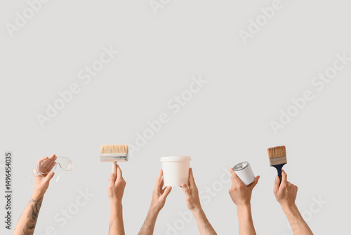 Male hands with painter's t...