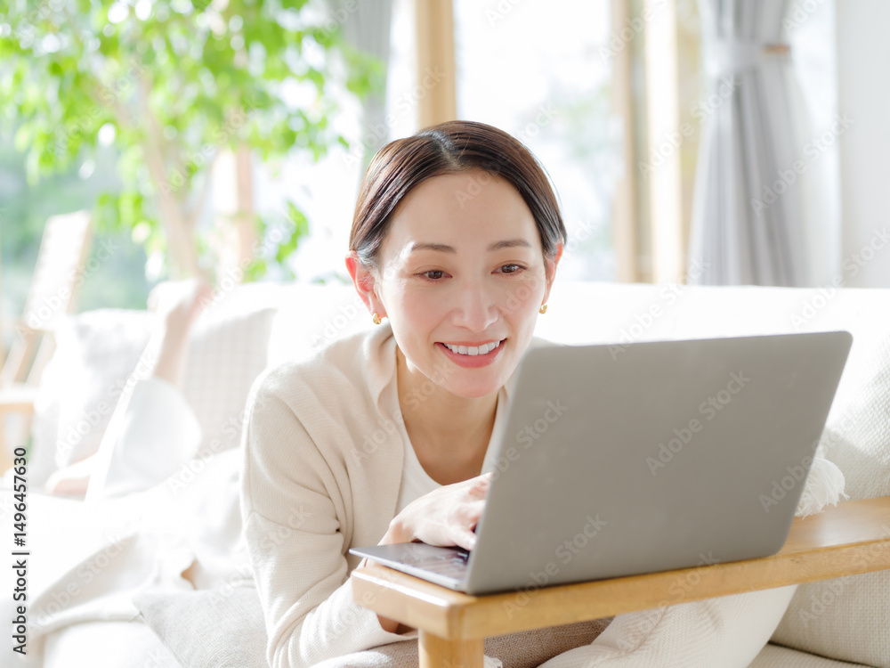 女性 パソコン 女性 パソコン