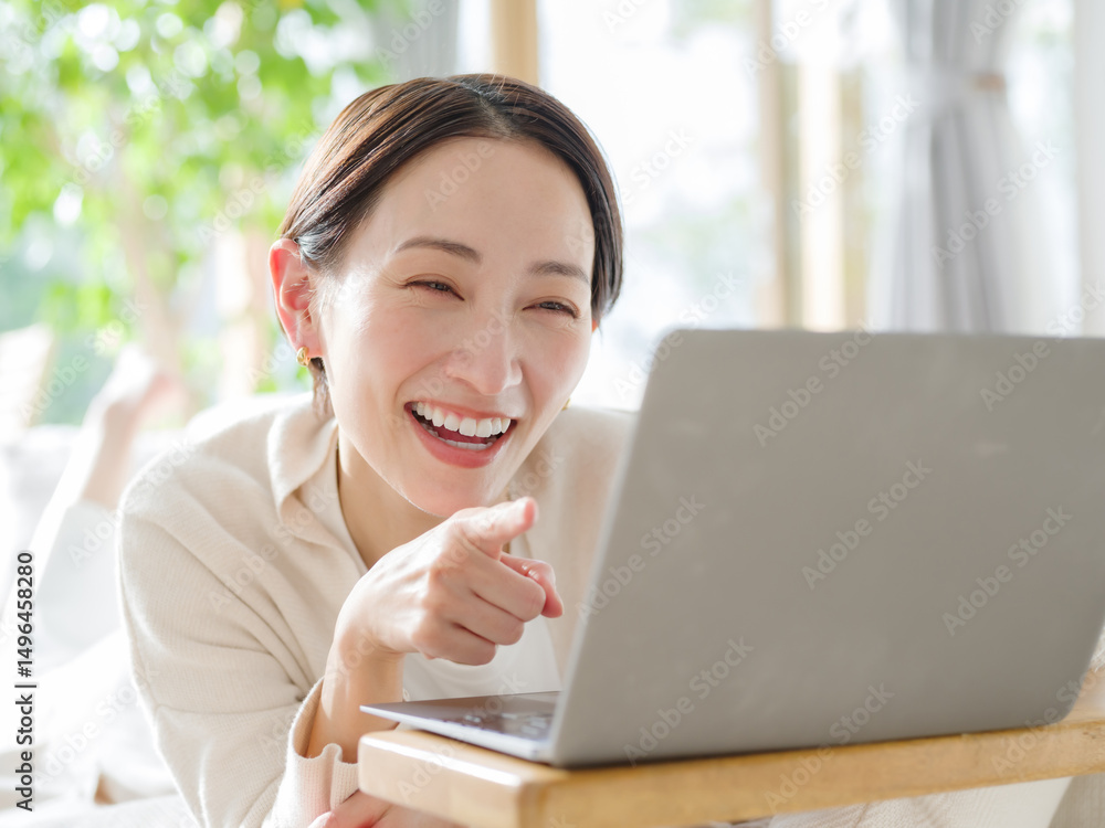 女性 パソコン 女性 パソコン