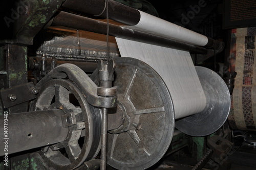 Obraz na płótnie antique fabric making machine fabric factory production line w salonie