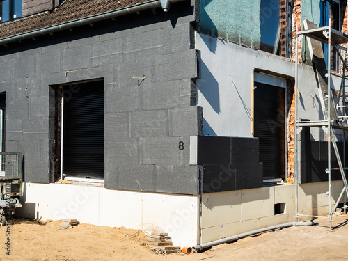 Renovierung eines Einfamilienhaus mit Dämmung der Fassade mit Polystyrol Platten in Hilden, Deutschland