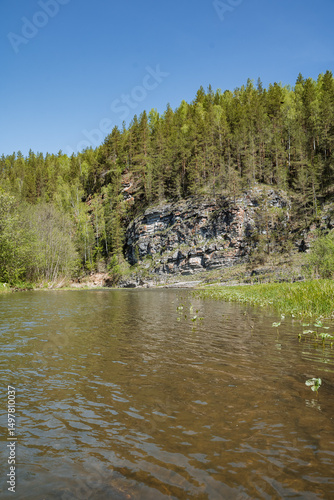 Tableau sur toile The Serene River Landscape features a stunning waterfall amid lush greenery, ide
