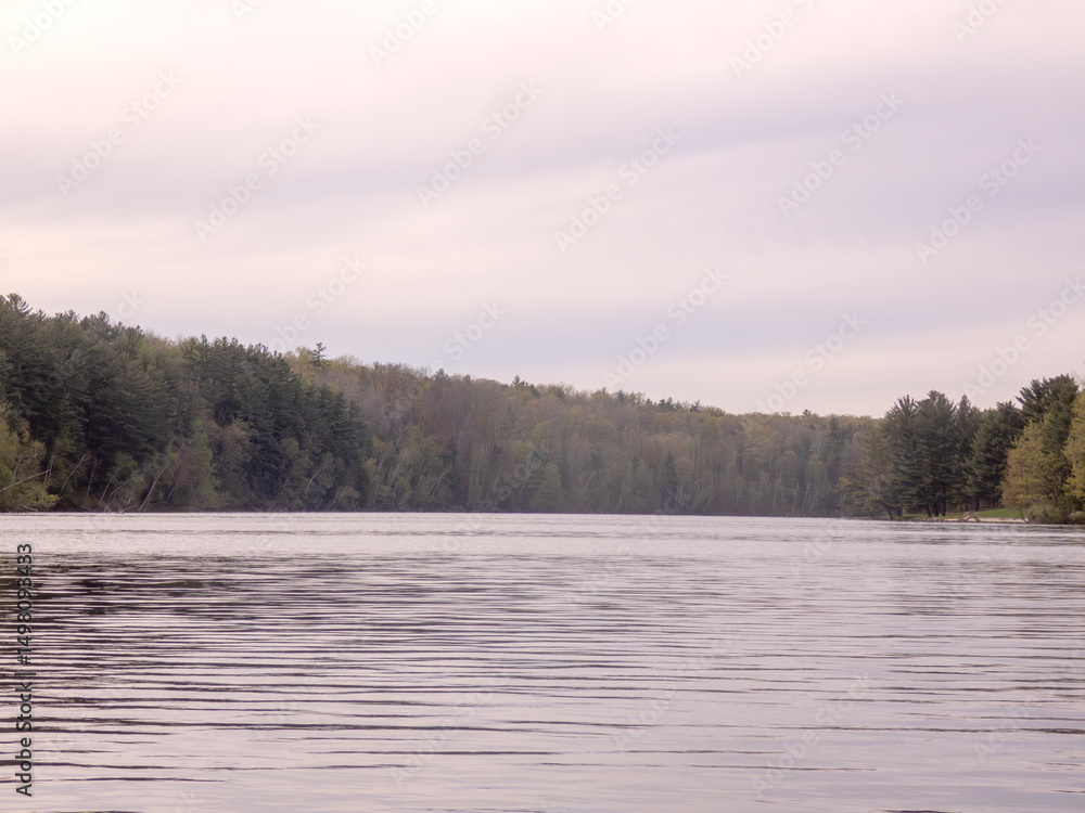Fototapeta premium A lake in Michigan with a cloudy sky