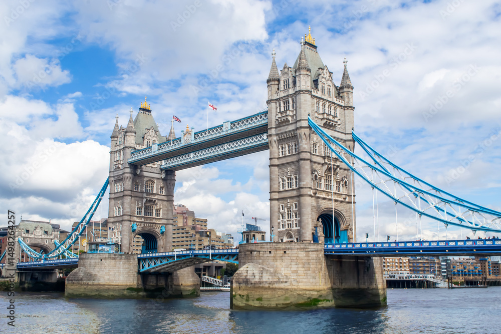 Fototapeta premium London's Tower Bridge on the River Thames