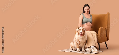 Young pregnant woman with c...