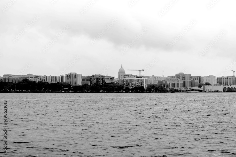 Obraz premium Lake Monona in the capital city of Madison, Wisconsin on a stormy day