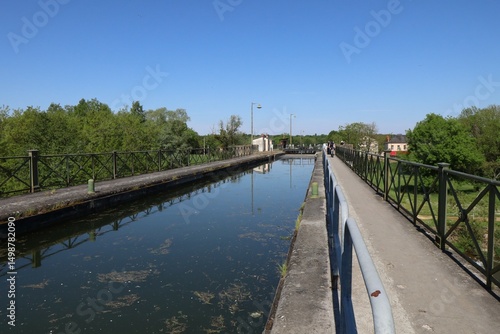 Wallpaper Mural Le pont canal du Guétin sur le fleuve Allier, village de Cuffy, département du Cher, France Torontodigital.ca