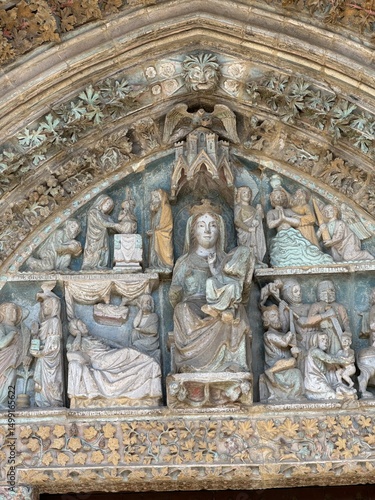 détail de l'arche au dessus du Portail de l'église Santa Maria de Olite