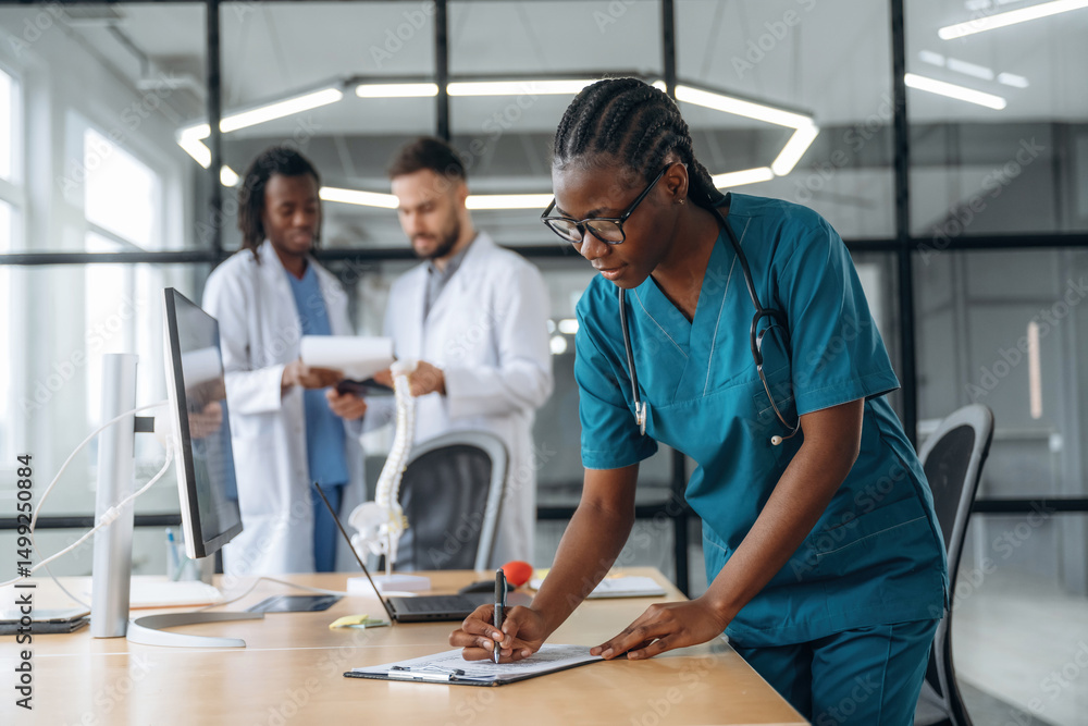Obraz premium In formal clothes, standing by the table. Doctors are working in the office