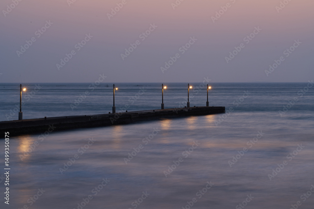 Obraz premium Evening Lights at Haraoka Pier with Long Exposure