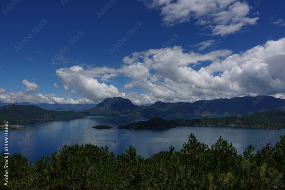 Obraz premium lake and clouds