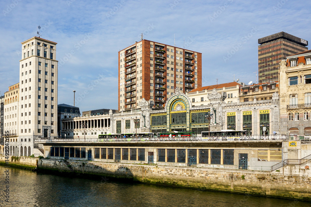 Naklejka premium View of river in Bilbao