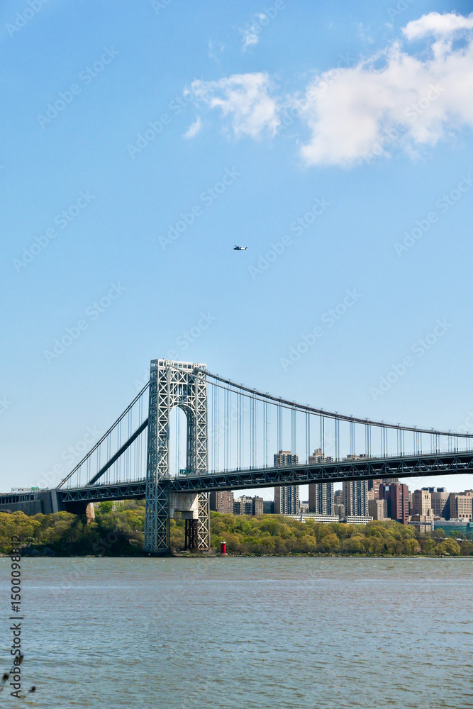 Naklejka premium George Washington Bridge View from Ross Dock Picnic Area