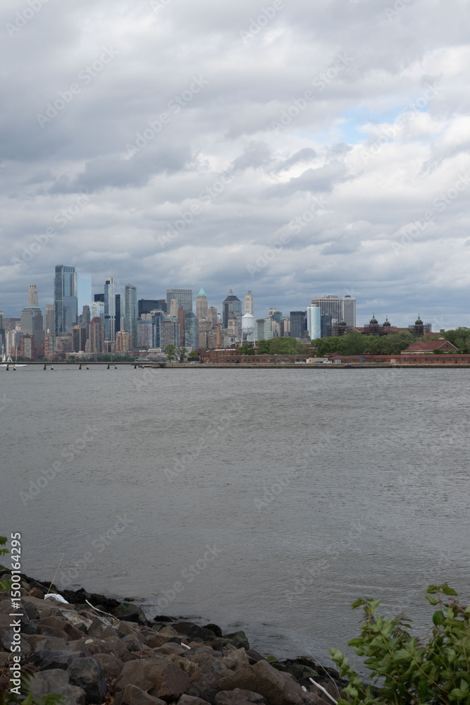 Obraz premium Liberty State Park with Statue of Liberty, Ellis Island, and Green Ring in Jersey City, New Jersey