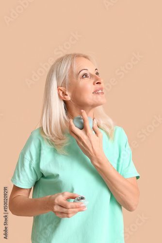 Beautiful mature woman appl...