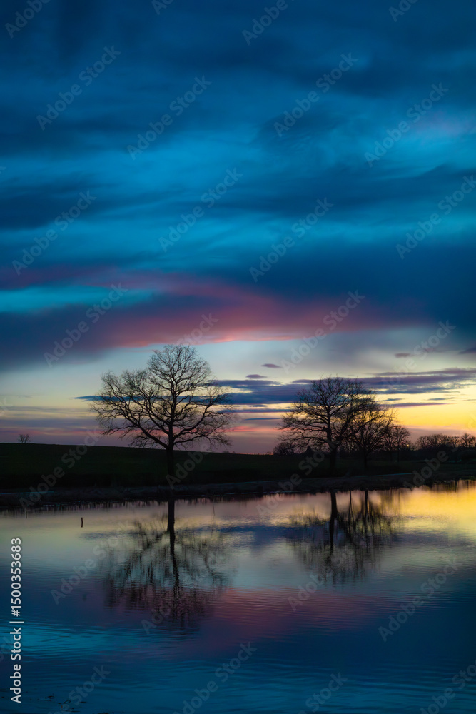 Fototapeta premium sunset over the lake, france, Paray-le-Monial