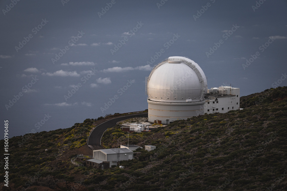 Obraz premium domes of the astronomical observatory
