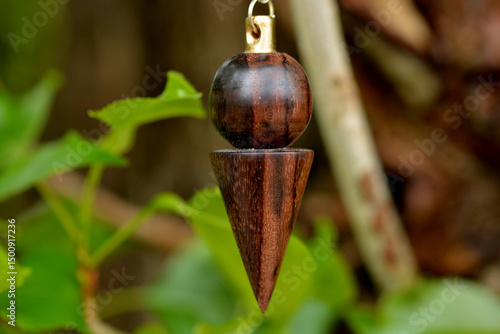 Pendule radiesthésique en bois