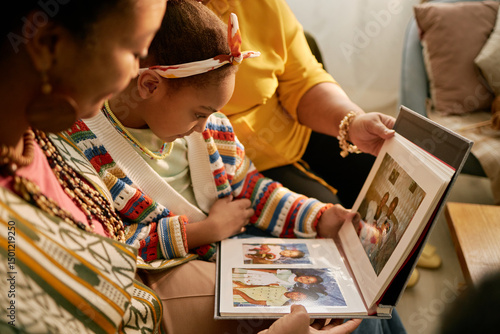 Quadro em tela Family Sharing Photo Album and Cherishing Memories