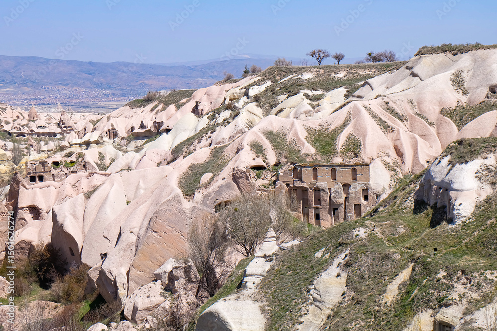 Φωτογραφία Pigeons Valley and view of uchisar castle, amazing landsacape with natual rock f