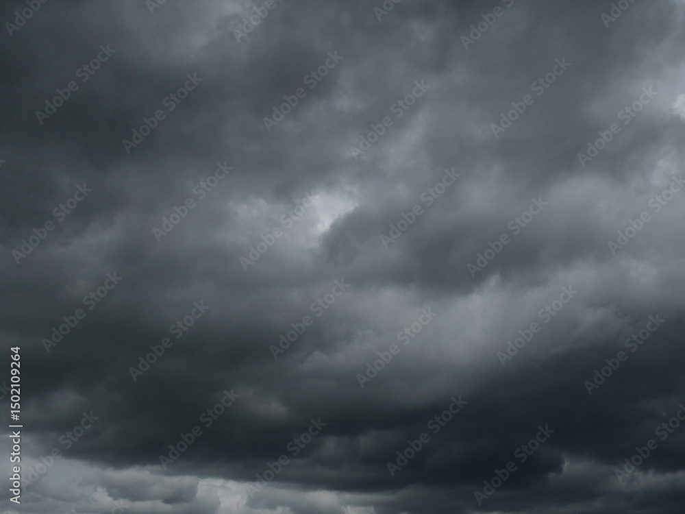 Obraz premium Monsoon storm with dark clouds