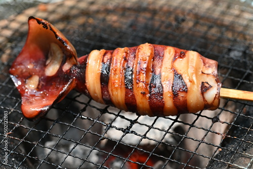 イカ焼き　バーベキュー　炭火でイカのぽっぽっ焼き