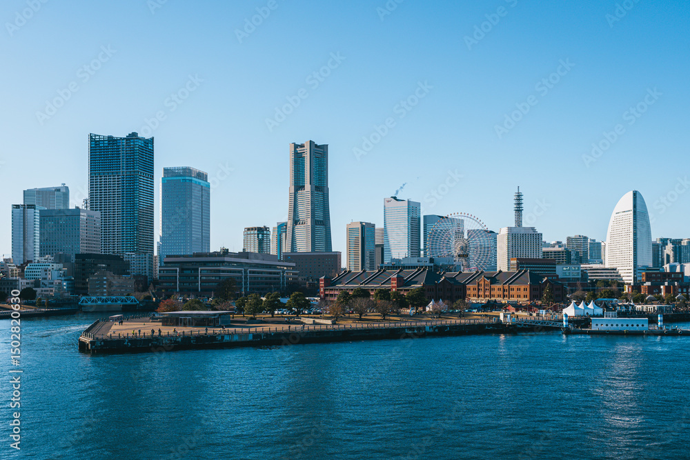 Fototapeta premium 【神奈川県】快晴の横浜みなとみらい全景と赤レンガ倉庫